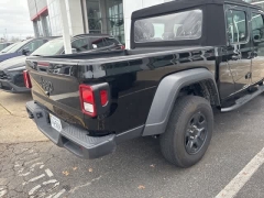 Used 2024  Jeep Gladiator Sport 4x4 at CarloanExpress&period;Com near Hampton&comma; VA