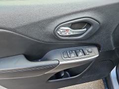 Used 2019  Jeep Cherokee Latitude 4x4 at CarloanExpress&period;Com near Hampton&comma; VA
