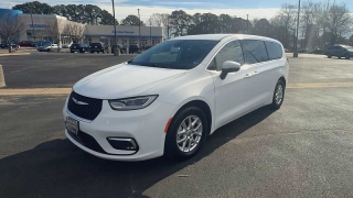 Used 2023  Chrysler Pacifica Touring L FWD at CarloanExpress&period;Com near Hampton&comma; VA