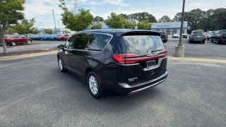 Used 2025  Chrysler Pacifica Select FWD at CarloanExpress&period;Com near Hampton&comma; VA