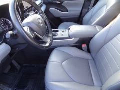 Used 2023  Toyota Highlander FWD &lpar;Natl&rpar; at CarloanExpress&period;Com near Hampton&comma; VA