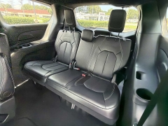 Used 2025  Chrysler Pacifica Select FWD at CarloanExpress&period;Com near Hampton&comma; VA