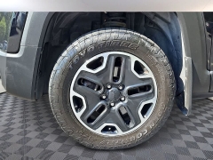 Used 2016  Jeep Renegade 4d SUV 4WD Trailhawk at CarloanExpress&period;Com near Hampton&comma; VA