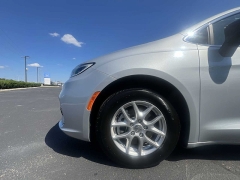 Used 2024  Chrysler Pacifica Touring L FWD at CarloanExpress.Com near Hampton, VA