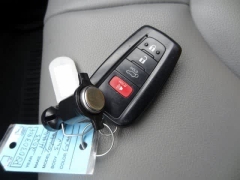 Used 2023  Toyota Highlander FWD &lpar;Natl&rpar; at CarloanExpress&period;Com near Hampton&comma; VA