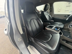 Used 2023  Chrysler Pacifica Touring L FWD at CarloanExpress&period;Com near Hampton&comma; VA