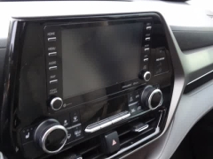 Used 2021  Toyota Highlander XLE FWD at CarloanExpress&period;Com near Hampton&comma; VA