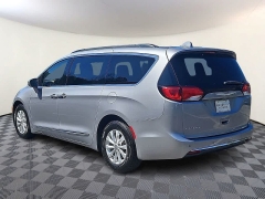 Used 2017  Chrysler Pacifica Touring-L FWD at CarloanExpress&period;Com near Hampton&comma; VA