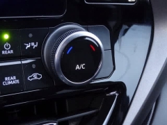 Used 2023  Toyota Highlander FWD &lpar;Natl&rpar; at CarloanExpress&period;Com near Hampton&comma; VA