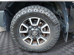 Used 2017  Toyota Tundra 4WD CrewMax 5&period;5' Bed 5&period;7L &lpar;Natl&rpar; at CarloanExpress&period;Com near Hampton&comma; VA