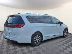 Used 2023  Chrysler Pacifica Hybrid Pinnacle FWD at CarloanExpress&period;Com near Hampton&comma; VA