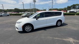 Used 2025  Chrysler Pacifica Select FWD at CarloanExpress&period;Com near Hampton&comma; VA