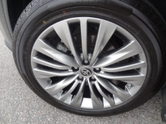 Used 2023  Toyota Highlander FWD &lpar;Natl&rpar; at CarloanExpress&period;Com near Hampton&comma; VA