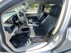 Used 2023  Chrysler Pacifica Hybrid Limited FWD at CarloanExpress.Com near Hampton, VA