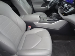 Used 2023  Toyota Highlander FWD &lpar;Natl&rpar; at CarloanExpress&period;Com near Hampton&comma; VA