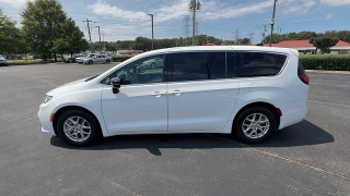 Used 2025  Chrysler Pacifica Select FWD at CarloanExpress&period;Com near Hampton&comma; VA