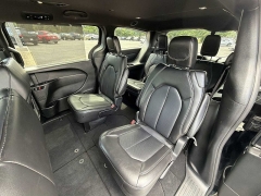 Used 2025  Chrysler Pacifica Select FWD at CarloanExpress&period;Com near Hampton&comma; VA