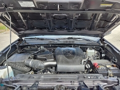 Used 2018  Toyota Tacoma Double Cab 5' Bed V6 4x4 &lpar;Natl&rpar; at CarloanExpress&period;Com near Hampton&comma; VA