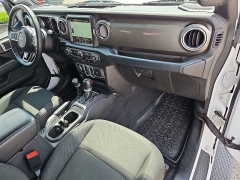 Used 2018  Jeep Wrangler Unlimited 4d SUV 4WD Sahara at CarloanExpress&period;Com near Hampton&comma; VA