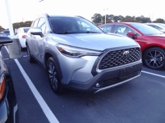Used 2022  Toyota Corolla Cross XLE 4WD at CarloanExpress.Com near Hampton, VA