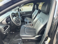 Used 2025  Chrysler Pacifica Select FWD at CarloanExpress&period;Com near Hampton&comma; VA