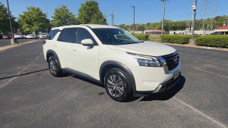Used 2024  Nissan Pathfinder SV 2WD at CarloanExpress&period;Com near Hampton&comma; VA