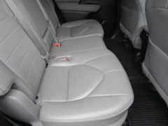 Used 2023  Toyota Highlander FWD &lpar;Natl&rpar; at CarloanExpress&period;Com near Hampton&comma; VA