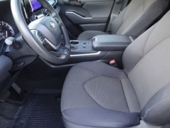 Used 2023  Toyota Highlander FWD &lpar;Natl&rpar; at CarloanExpress&period;Com near Hampton&comma; VA