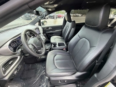 Used 2025  Chrysler Pacifica Select FWD at CarloanExpress&period;Com near Hampton&comma; VA