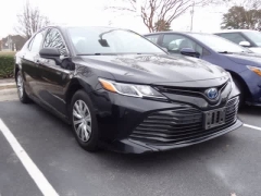 Used 2018  Toyota Camry Hybrid CVT &lpar;Natl&rpar; at CarloanExpress&period;Com near Hampton&comma; VA