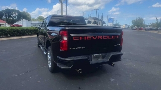 Used 2022  Chevrolet Silverado 1500 4WD Crew Cab 147" Custom at CarloanExpress.Com near Hampton, VA