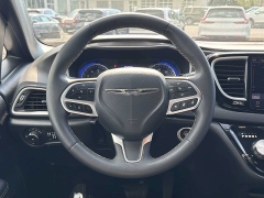 Used 2025  Chrysler Pacifica Select FWD at CarloanExpress&period;Com near Hampton&comma; VA
