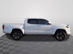 Used 2017  Toyota Tacoma Double Cab 5' Bed V6 4x4 (Natl) at CarloanExpress.Com near Hampton, VA