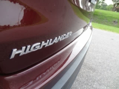 Used 2015  Toyota Highlander AWD 4dr V6 LE &lpar;Natl&rpar; at CarloanExpress&period;Com near Hampton&comma; VA