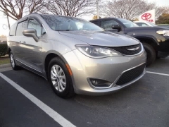 Used 2017  Chrysler Pacifica Touring-L FWD at CarloanExpress&period;Com near Hampton&comma; VA