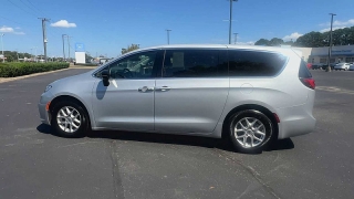 Used 2024  Chrysler Pacifica Touring L FWD at CarloanExpress.Com near Hampton, VA