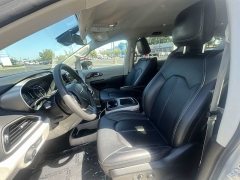 Used 2024  Chrysler Pacifica Touring L FWD at CarloanExpress.Com near Hampton, VA