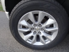 Used 2020  Chevrolet Silverado 1500 4WD Crew Cab 147" Custom at CarloanExpress.Com near Hampton, VA