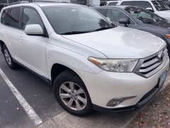 Used 2013  Toyota Highlander 4WD 4dr V6 &lpar;Natl&rpar; at CarloanExpress&period;Com near Hampton&comma; VA