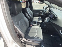 Used 2025  Chrysler Pacifica Select FWD at CarloanExpress&period;Com near Hampton&comma; VA