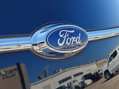 Used 2018  Ford Taurus 4d Sedan FWD SE at CarloanExpress&period;Com near Hampton&comma; VA