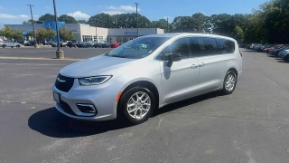 Used 2024  Chrysler Pacifica Touring L FWD at CarloanExpress.Com near Hampton, VA