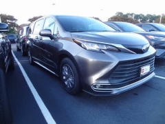 Used 2022  Toyota Sienna XLE AWD 7-Passenger at CarloanExpress.Com near Hampton, VA