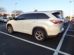 Used 2015  Toyota Highlander 4d SUV AWD XLE at CarloanExpress.Com near Hampton, VA