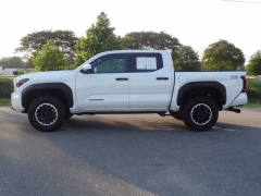 Used 2024  Toyota Tacoma 4WD Double Cab Bed &lpar;Natl&rpar; at CarloanExpress&period;Com near Hampton&comma; VA