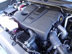 Used 2025  Toyota Tundra 4WD Limited CrewMax 5&period;5ft Bed at CarloanExpress&period;Com near Hampton&comma; VA
