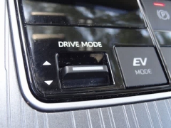 Used 2025  Toyota Sienna XLE FWD &lpar;Natl&rpar; at CarloanExpress&period;Com near Hampton&comma; VA