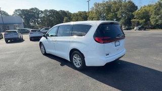 Used 2025  Chrysler Pacifica Select FWD at CarloanExpress&period;Com near Hampton&comma; VA