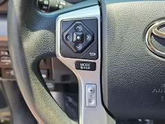 Used 2017  Toyota Tundra 4WD CrewMax 5&period;5' Bed 5&period;7L &lpar;Natl&rpar; at CarloanExpress&period;Com near Hampton&comma; VA