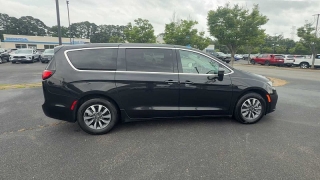 Used 2023  Chrysler Pacifica Hybrid Touring L FWD at CarloanExpress&period;Com near Hampton&comma; VA